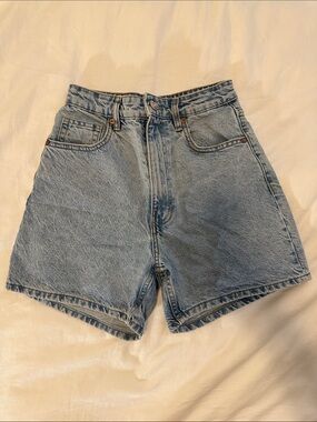 ZARA LIGHT WASH DENIM SHORTS